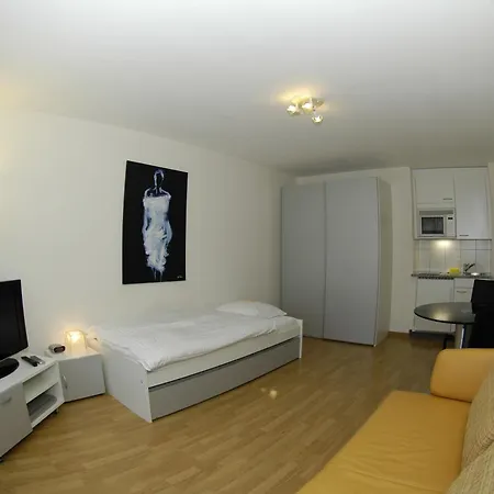 In The Heart Of - Crown 24 * زيورخ