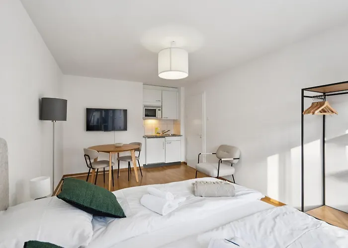 In The Heart Of - Crown 24 * Zurich